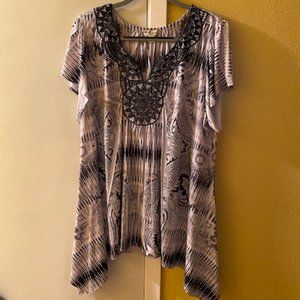3 for $25  Black and White World Unity Top in 2X
